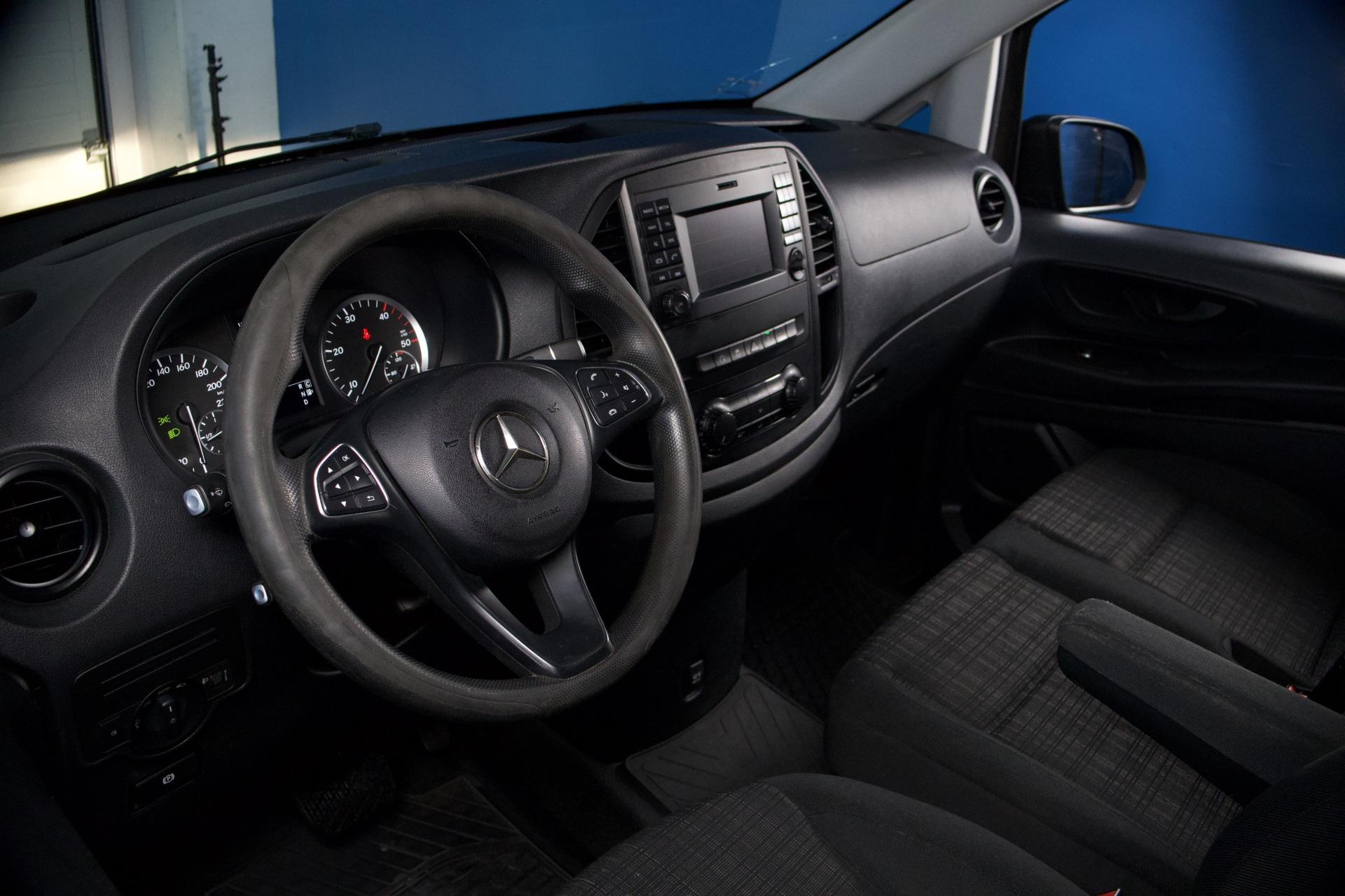 Mercedes-Benz Vito 116CDI-3,05/32K keskipitkä A2 A / Webasto / Vakionopeudensäädin / Vetokoukku / Hyllyt / Vanerointi - Autonova
