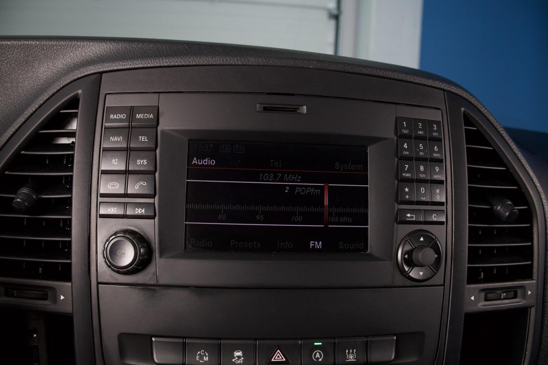 Mercedes-Benz Vito 116CDI-3,05/32K keskipitkä A2 A / Webasto / Vakionopeudensäädin / Vetokoukku / Hyllyt / Vanerointi - Autonova