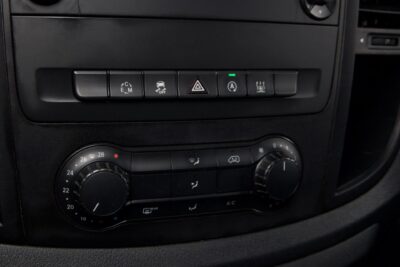 Mercedes-Benz Vito 116CDI-3,05/32K keskipitkä A2 A / Webasto / Vakionopeudensäädin / Vetokoukku / Hyllyt / Vanerointi - Autonova