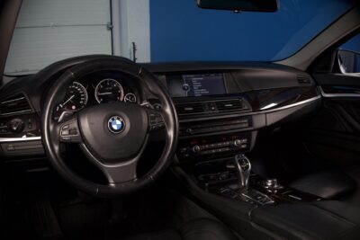 BMW 525 TwinPower Turbo Sport A xDrive F11 Touring Business / Webasto / Kaistavahti / Prof. Navi / Adapt. Xenon - Autonova