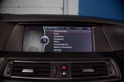 BMW 525 TwinPower Turbo Sport A xDrive F11 Touring Business / Webasto / Kaistavahti / Prof. Navi / Adapt. Xenon - Autonova