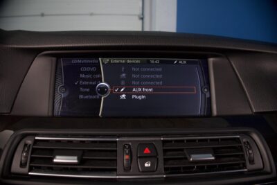 BMW 525 TwinPower Turbo Sport A xDrive F11 Touring Business / Webasto / Kaistavahti / Prof. Navi / Adapt. Xenon - Autonova