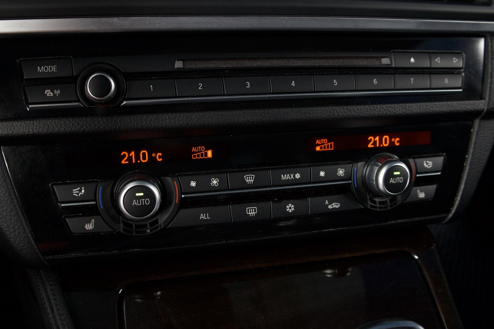 BMW 525 TwinPower Turbo Sport A xDrive F11 Touring Business / Webasto / Kaistavahti / Prof. Navi / Adapt. Xenon - Autonova