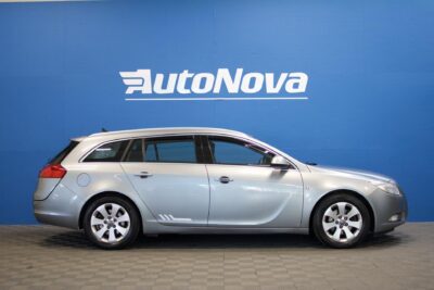 Opel Insignia Sports Tourer Edition 2,0 CDTI ecoFLEX DPF 118kW MT6 BL / Lohkolämmitin + sisäpistoke / Vetokoukku / Vakkari - Autonova