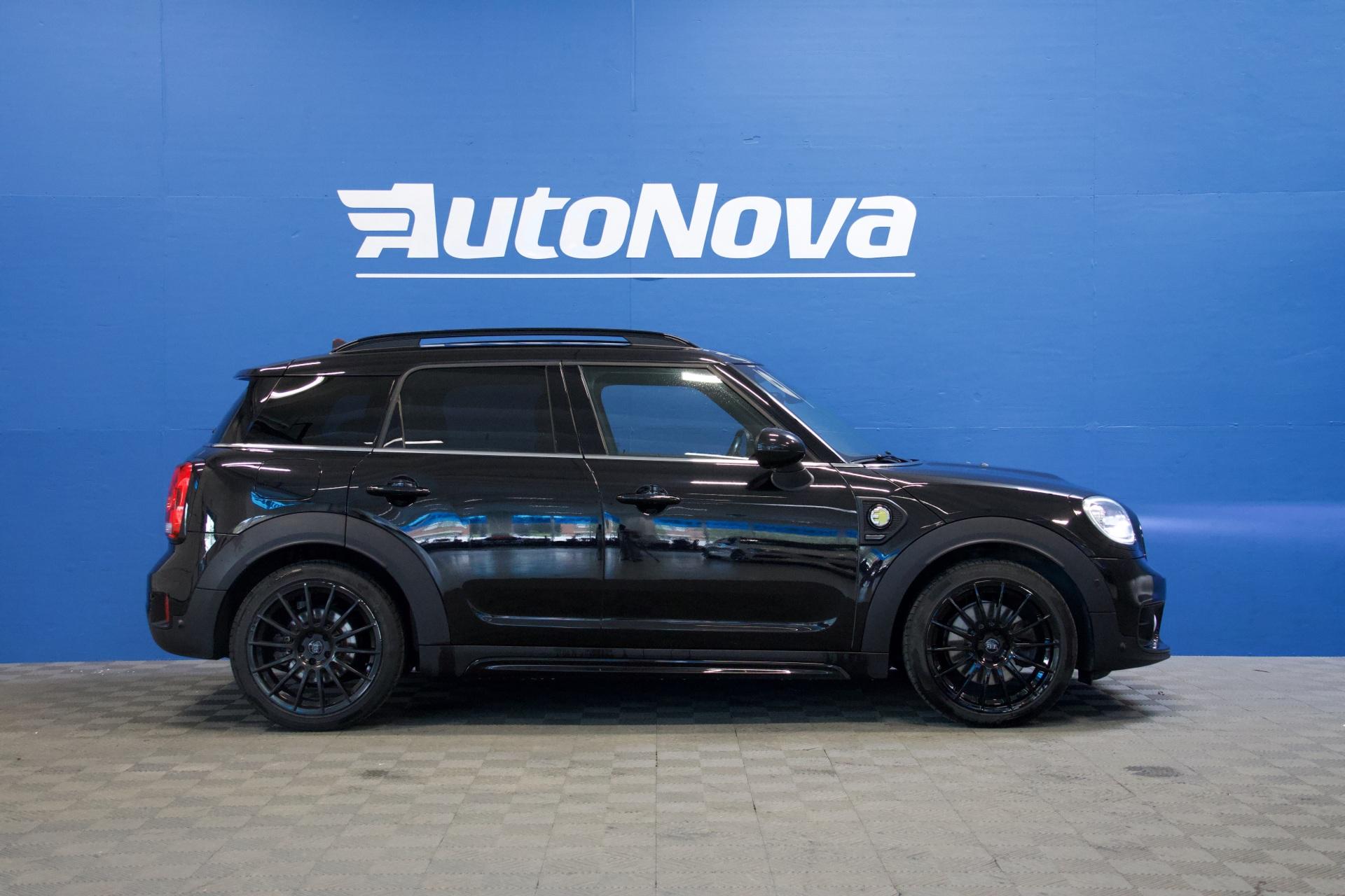 Mini Countryman Cooper SE ALL4 Chili / Panorama / H/K / Keyless Go / Muistipenkit / Nahkaverhoilu / LED - Autonova