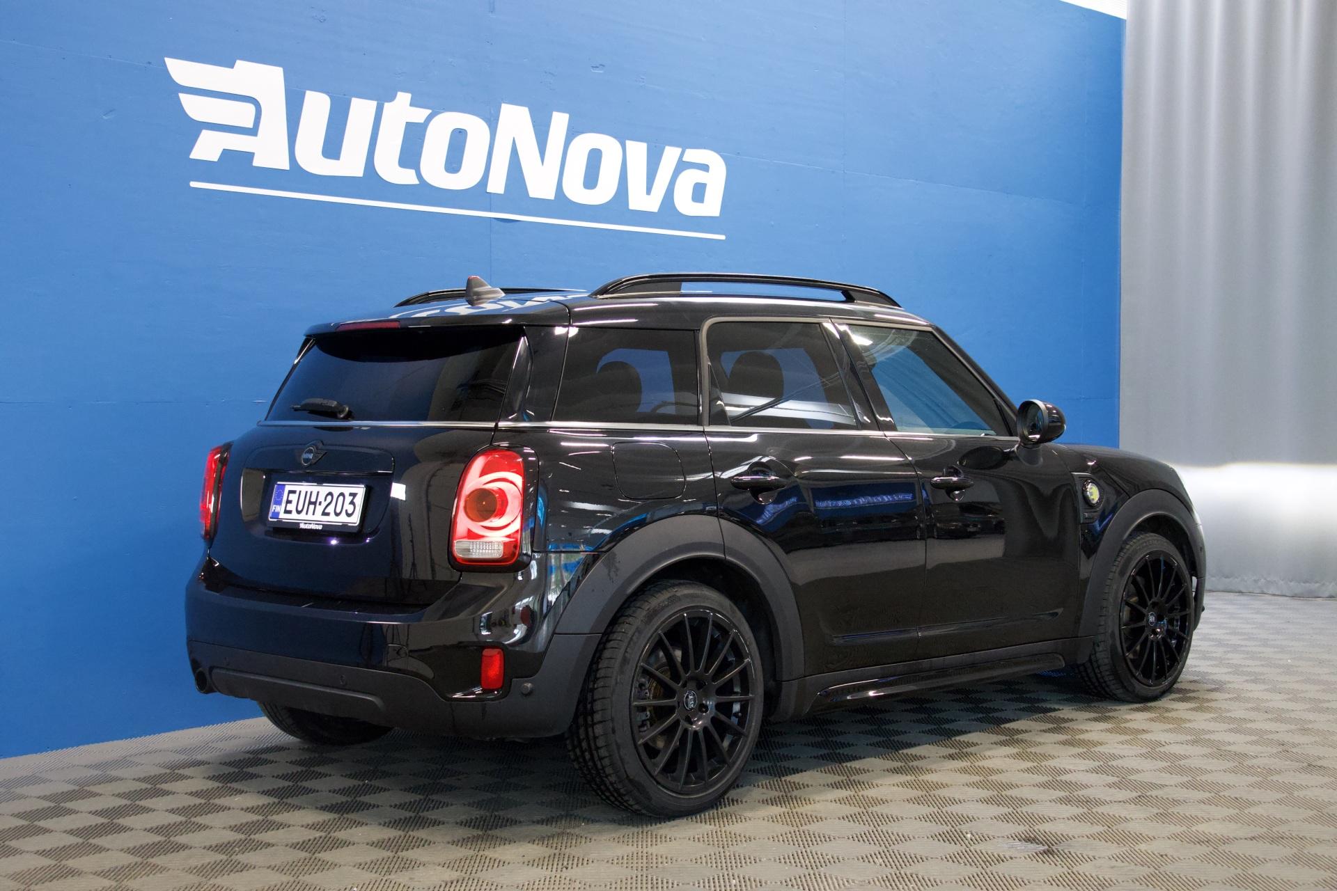 Mini Countryman Cooper SE ALL4 Chili / Panorama / H/K / Keyless Go / Muistipenkit / Nahkaverhoilu / LED - Autonova