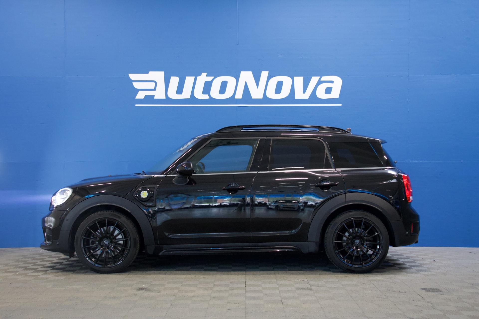 Mini Countryman Cooper SE ALL4 Chili / Panorama / H/K / Keyless Go / Muistipenkit / Nahkaverhoilu / LED - Autonova