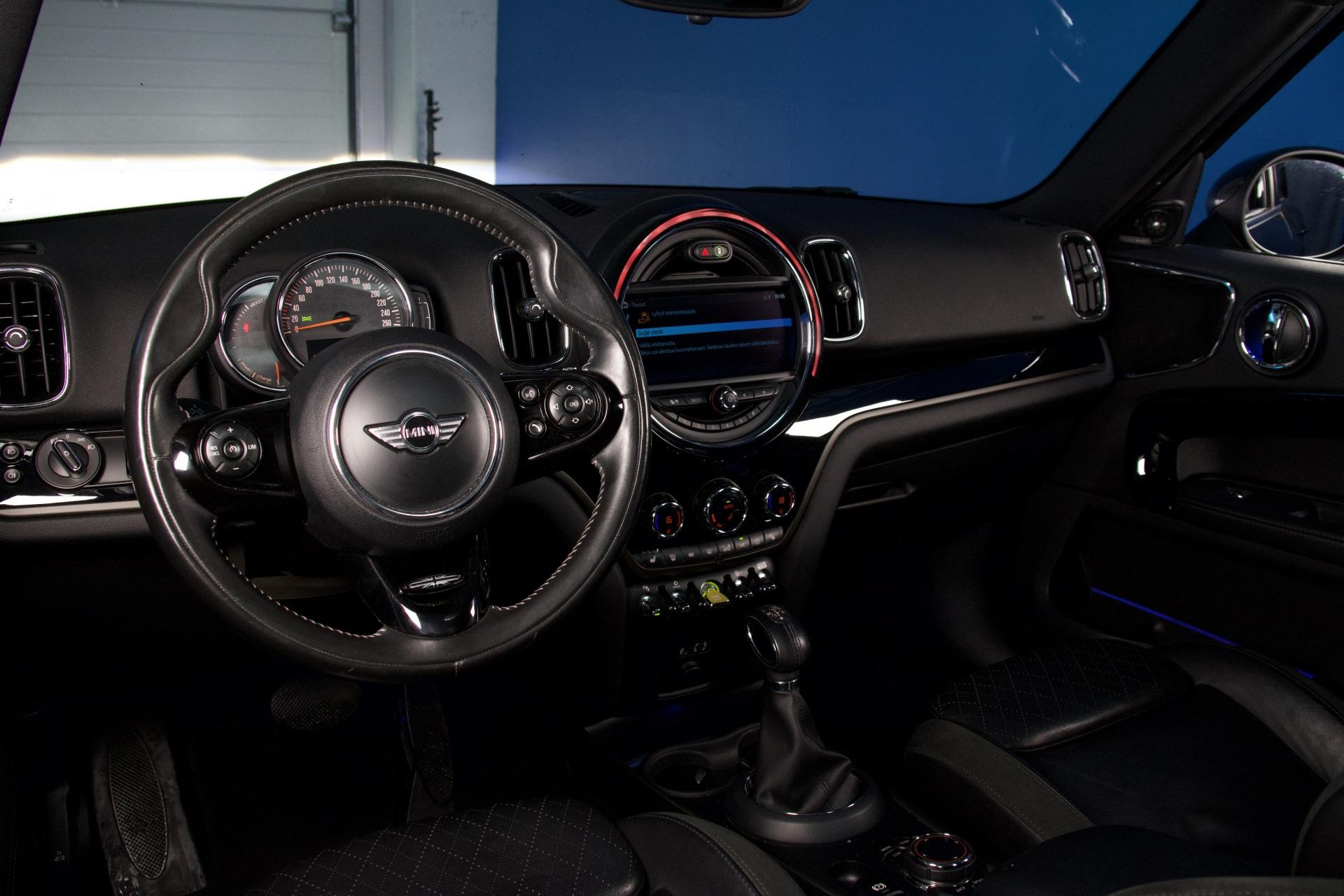 Mini Countryman Cooper SE ALL4 Chili / Panorama / H/K / Keyless Go / Muistipenkit / Nahkaverhoilu / LED - Autonova