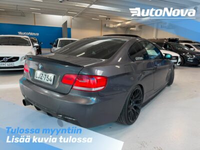 BMW 335 E92 Coupé M-Sport / Suomi-Auto / Panorama / Muistipenkit / HiFi / Punaiset Nahat - Autonova