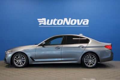 BMW 530 G30 Sedan 530d xDrive M Sport / HUD / ACC / H&K / Night Vision / Comfort-istuimet / Webasto / Koukku / 360-Kamera - Autonova