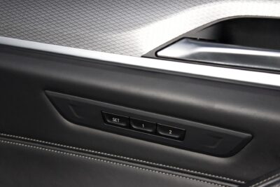 BMW 530 G30 Sedan 530d xDrive M Sport / HUD / ACC / H&K / Night Vision / Comfort-istuimet / Webasto / Koukku / 360-Kamera - Autonova