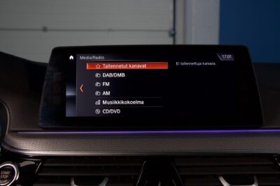 BMW 530 G30 Sedan 530d xDrive M Sport / HUD / ACC / H&K / Night Vision / Comfort-istuimet / Webasto / Koukku / 360-Kamera - Autonova