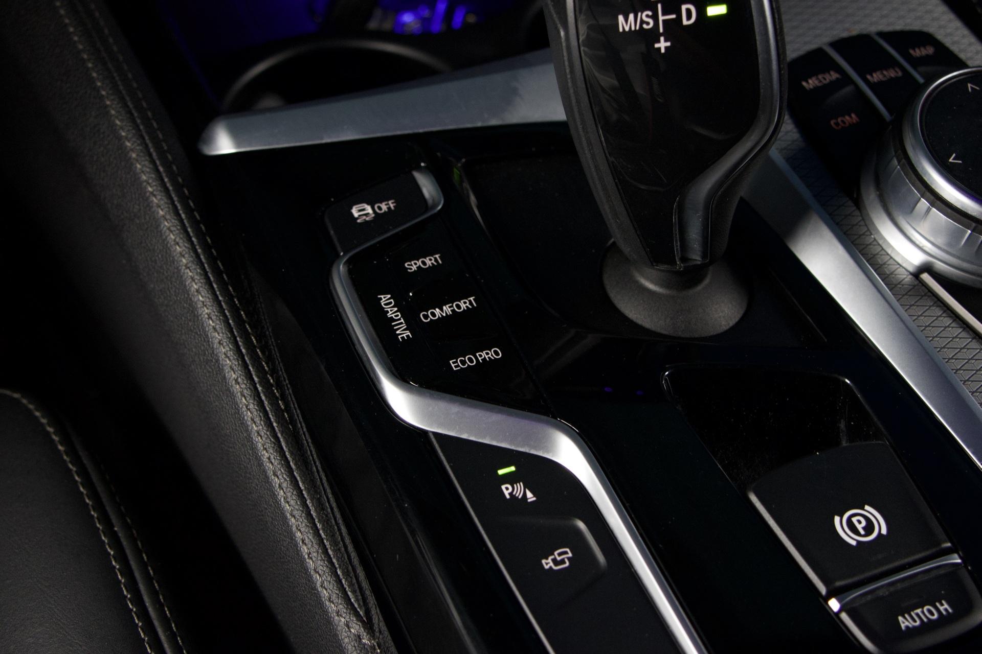 BMW 530 G30 Sedan 530d xDrive M Sport / HUD / ACC / H&K / Night Vision / Comfort-istuimet / Webasto / Koukku / 360-Kamera - Autonova