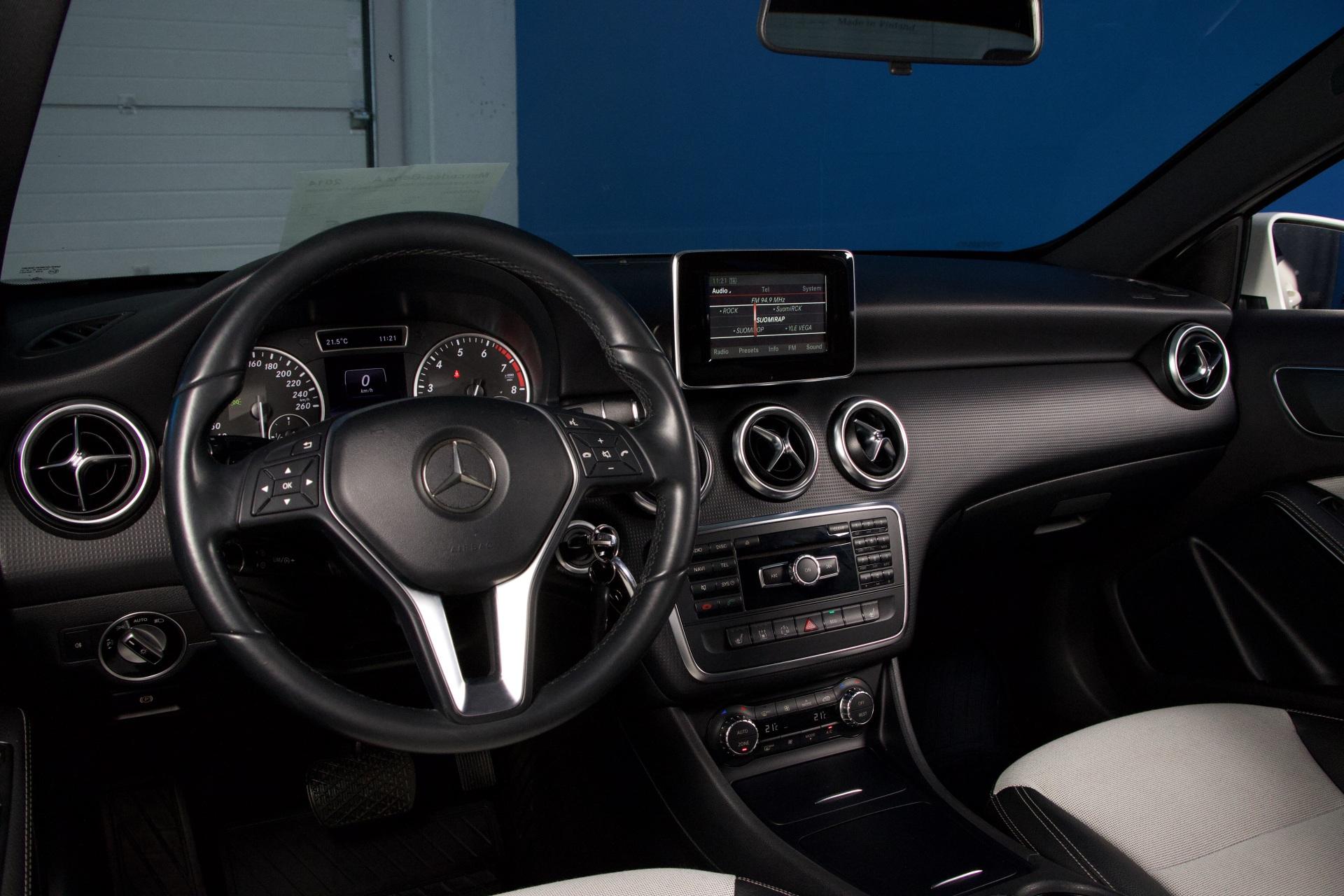 Mercedes-Benz A 180 BE A Premium Business / Webasto / Kamera / Suomi-Auto / Vakkari / Bi-Xenon / Vaaleat penkit - Autonova