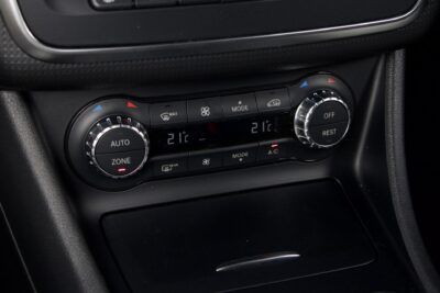 Mercedes-Benz A 180 BE A Premium Business / Webasto / Kamera / Suomi-Auto / Vakkari / Bi-Xenon / Vaaleat penkit - Autonova