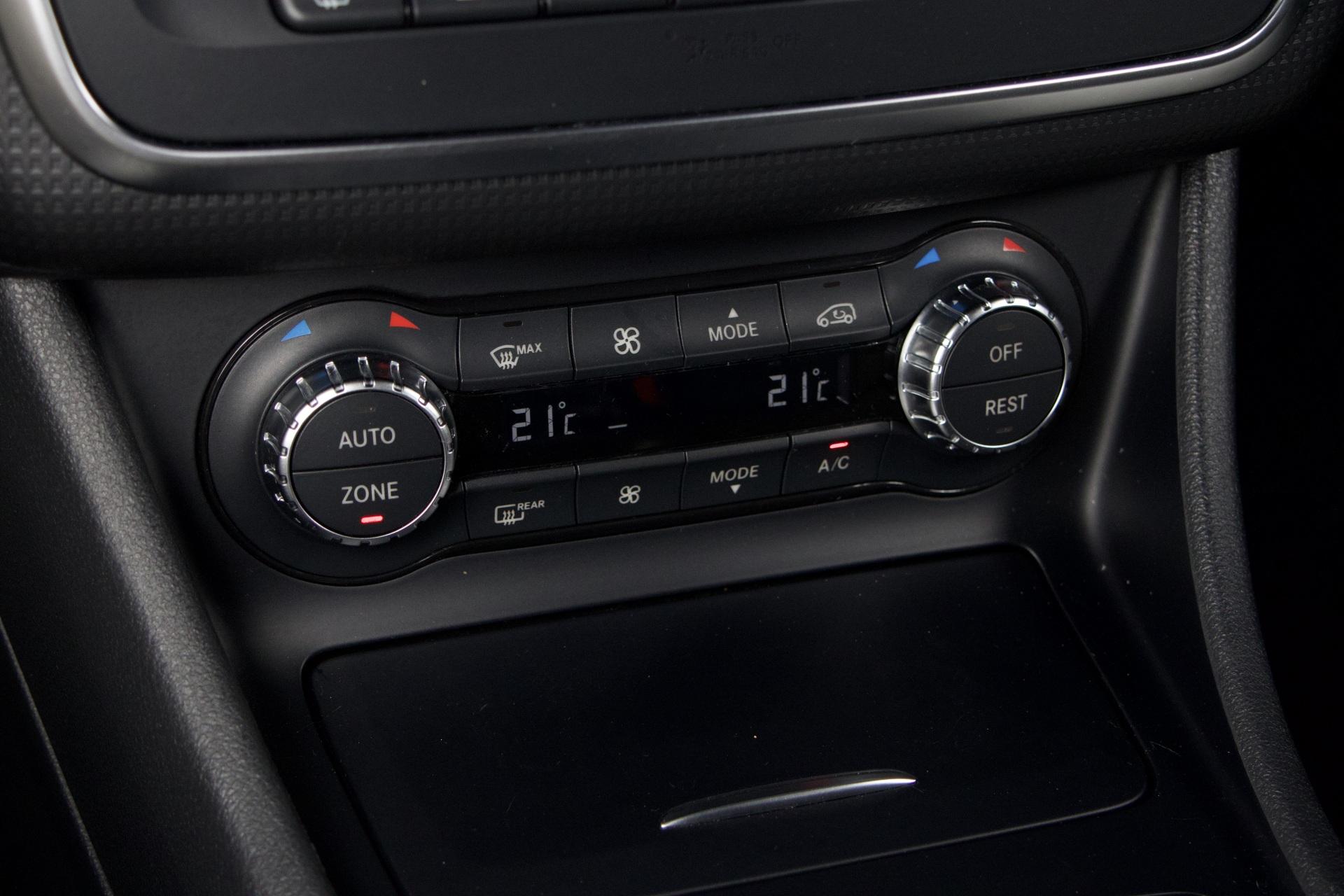 Mercedes-Benz A 180 BE A Premium Business / Webasto / Kamera / Suomi-Auto / Vakkari / Bi-Xenon / Vaaleat penkit - Autonova