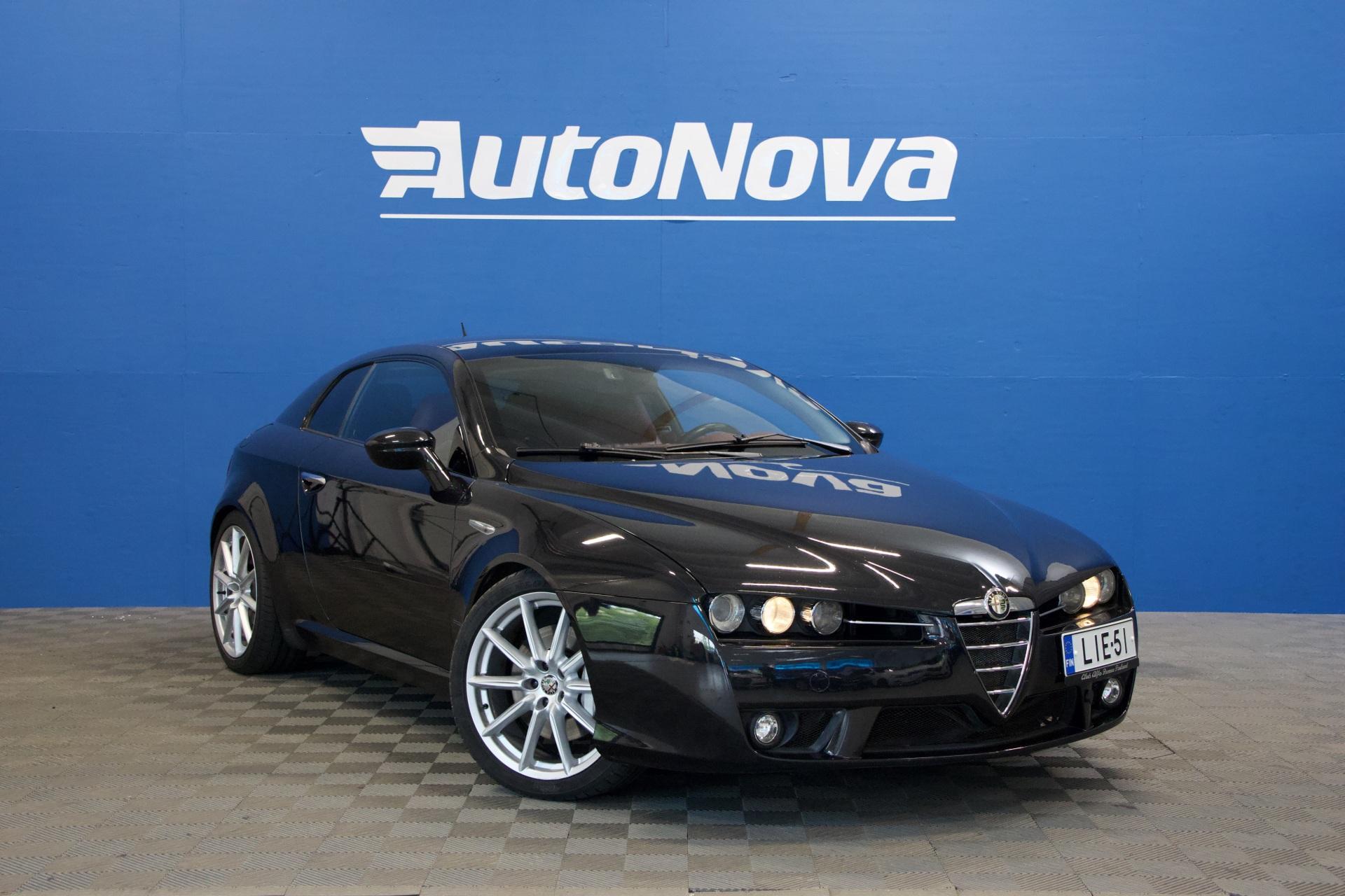 Alfa Romeo Brera 3,2 JTS V6 Q4 / Panorama / Muistipenkit / Vakkari / Punainen nahkaverhoilu / Navigointi - Autonova