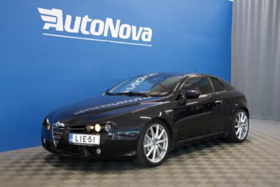 Alfa Romeo Brera 3,2 JTS V6 Q4 / Panorama / Muistipenkit / Vakkari / Punainen nahkaverhoilu / Navigointi - Autonova