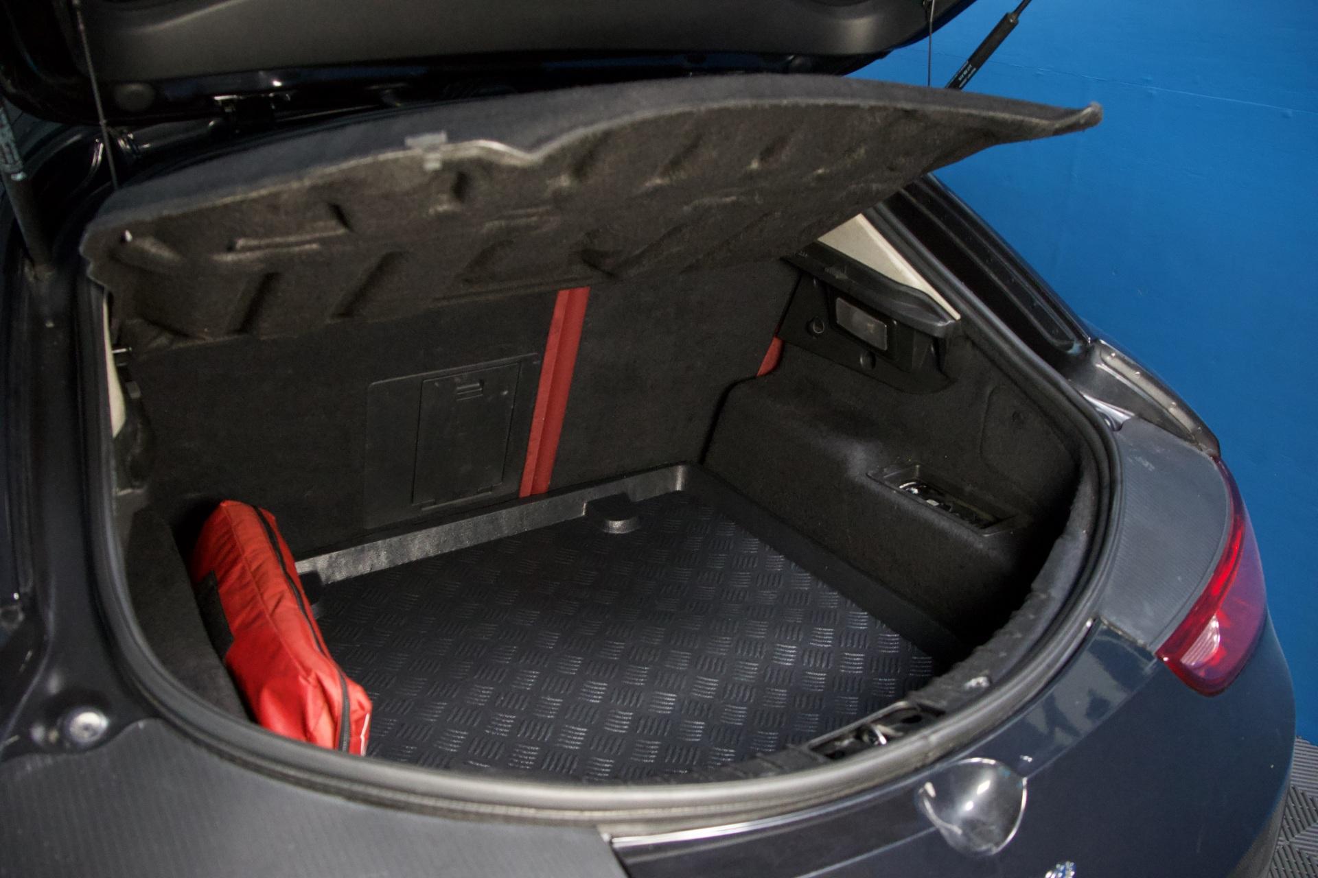 Alfa Romeo Brera 3,2 JTS V6 Q4 / Panorama / Muistipenkit / Vakkari / Punainen nahkaverhoilu / Navigointi - Autonova