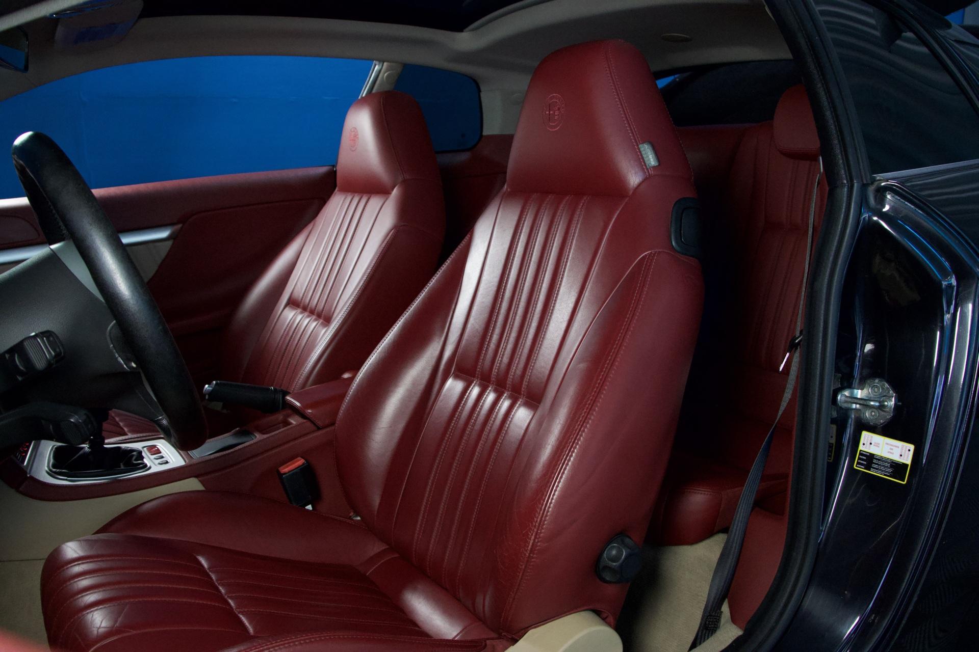 Alfa Romeo Brera 3,2 JTS V6 Q4 / Panorama / Muistipenkit / Vakkari / Punainen nahkaverhoilu / Navigointi - Autonova