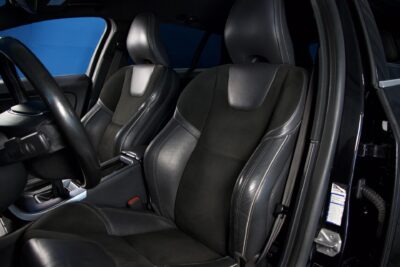Volvo V60 T3 R-Design / Webasto / Osanahat / City Safety / Digimittaristo / Xenon - Autonova