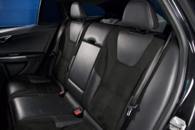 Volvo V60 T3 R-Design / Webasto / Osanahat / City Safety / Digimittaristo / Xenon - Autonova
