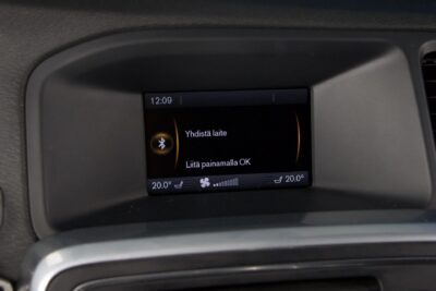 Volvo V60 T3 R-Design / Webasto / Osanahat / City Safety / Digimittaristo / Xenon - Autonova
