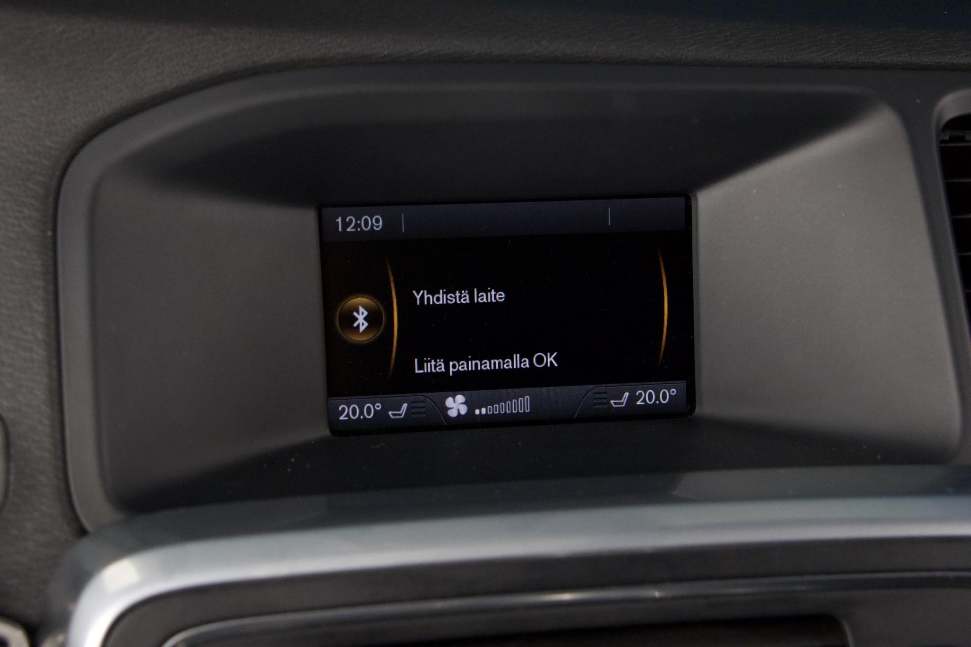 Volvo V60 T3 R-Design / Webasto / Osanahat / City Safety / Digimittaristo / Xenon - Autonova