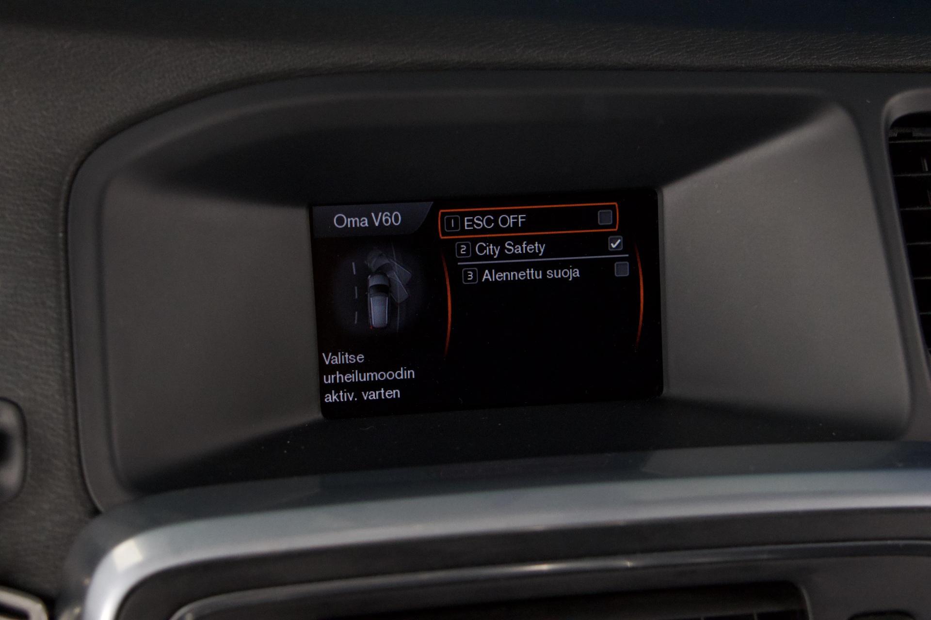 Volvo V60 T3 R-Design / Webasto / Osanahat / City Safety / Digimittaristo / Xenon - Autonova