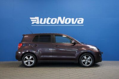 Toyota Urban Cruiser 1,4 D-4D DPF Linea Sol / Lohkolämmitin + sisäpistoke / 2x alut / Ilmastointi / LED-lisävalo - Autonova