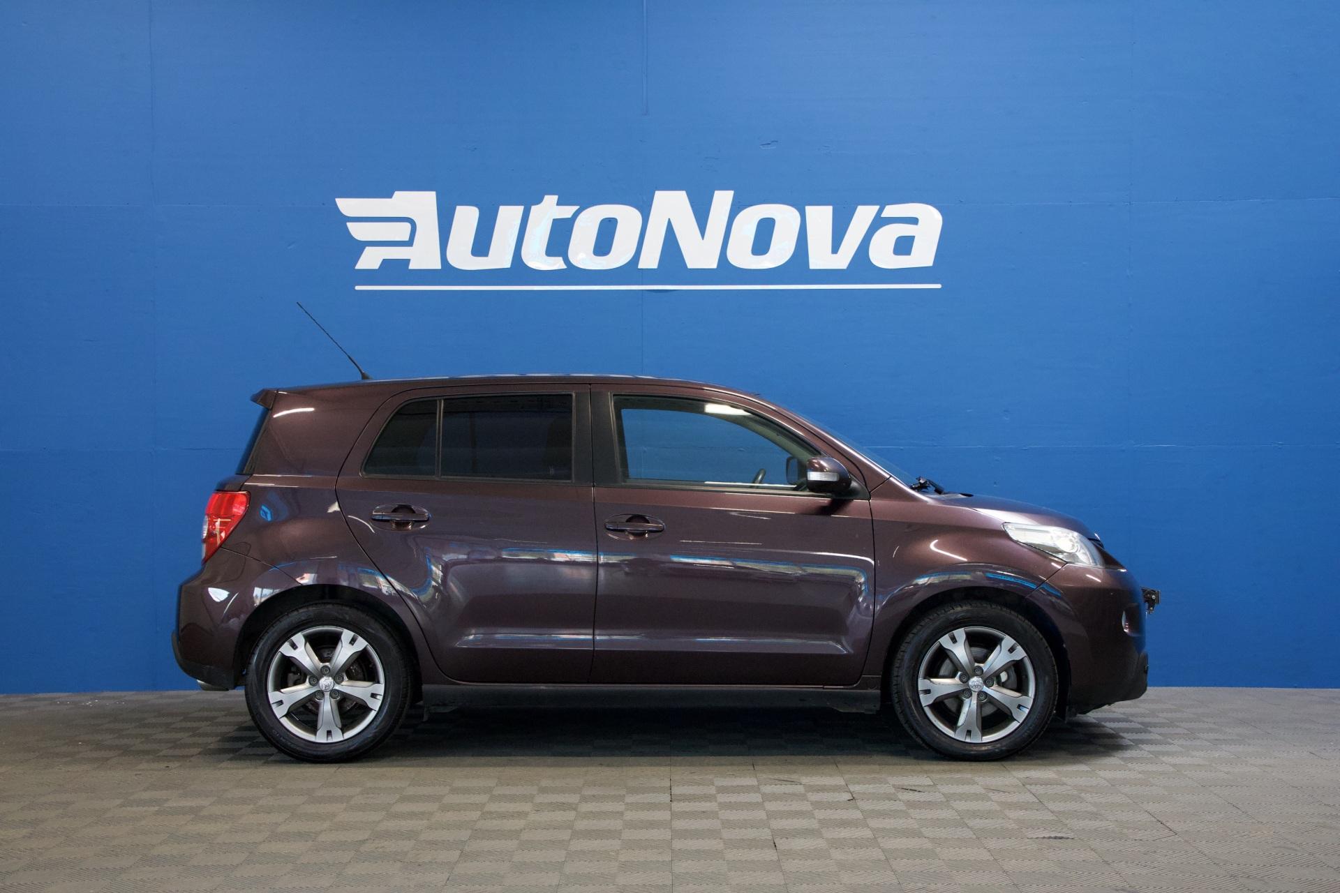 Toyota Urban Cruiser 1,4 D-4D DPF Linea Sol / Lohkolämmitin + sisäpistoke / 2x alut / Ilmastointi / LED-lisävalo - Autonova