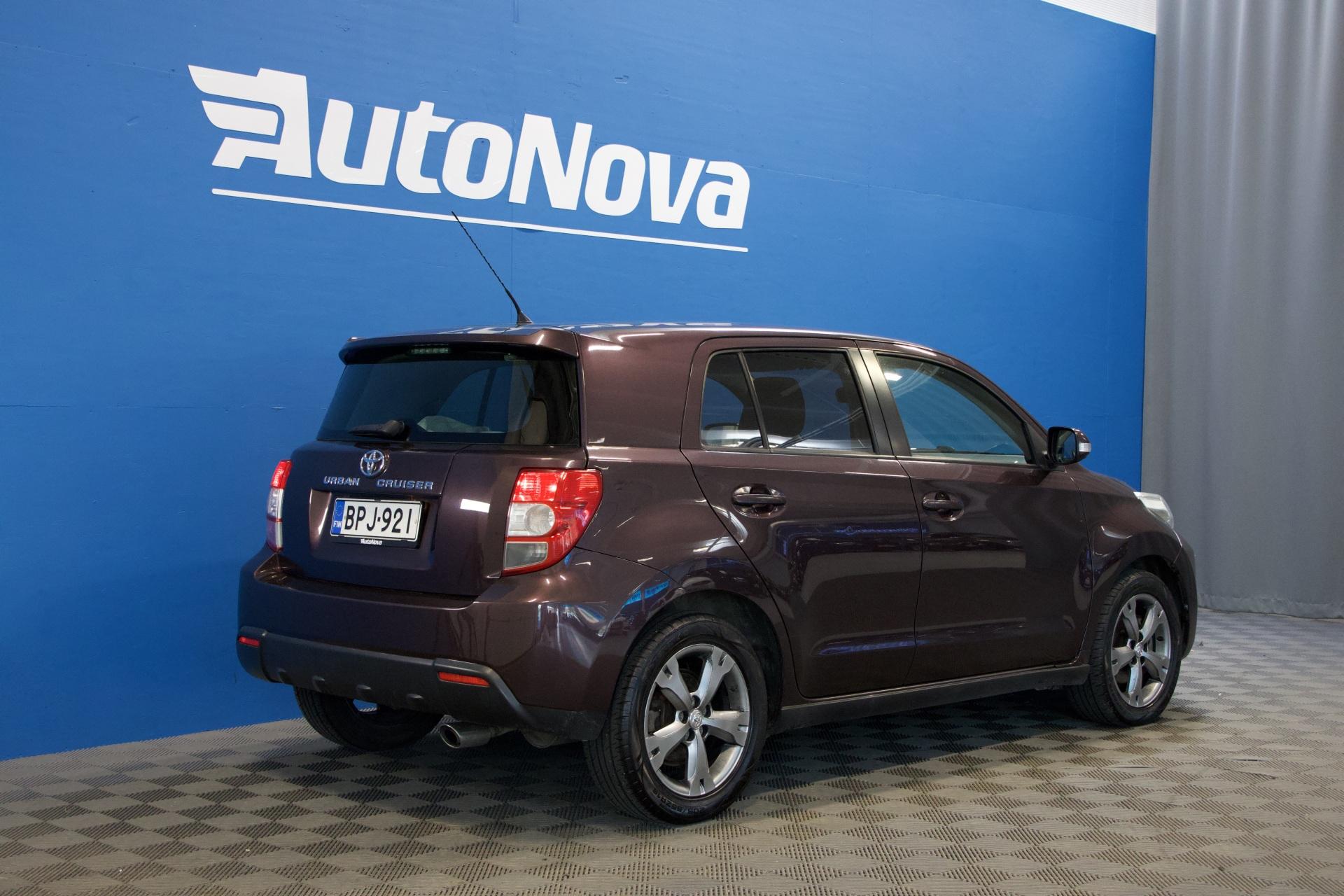 Toyota Urban Cruiser 1,4 D-4D DPF Linea Sol / Lohkolämmitin + sisäpistoke / 2x alut / Ilmastointi / LED-lisävalo - Autonova