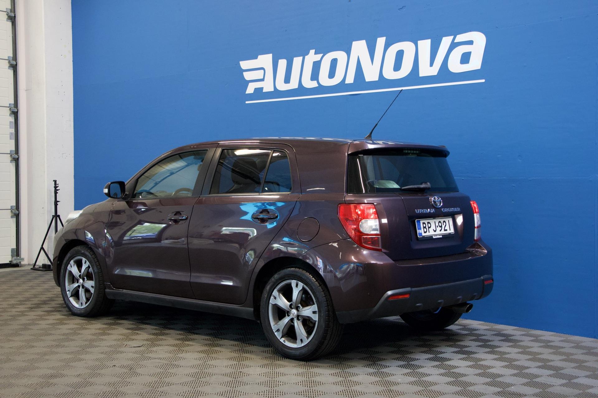 Toyota Urban Cruiser 1,4 D-4D DPF Linea Sol / Lohkolämmitin + sisäpistoke / 2x alut / Ilmastointi / LED-lisävalo - Autonova