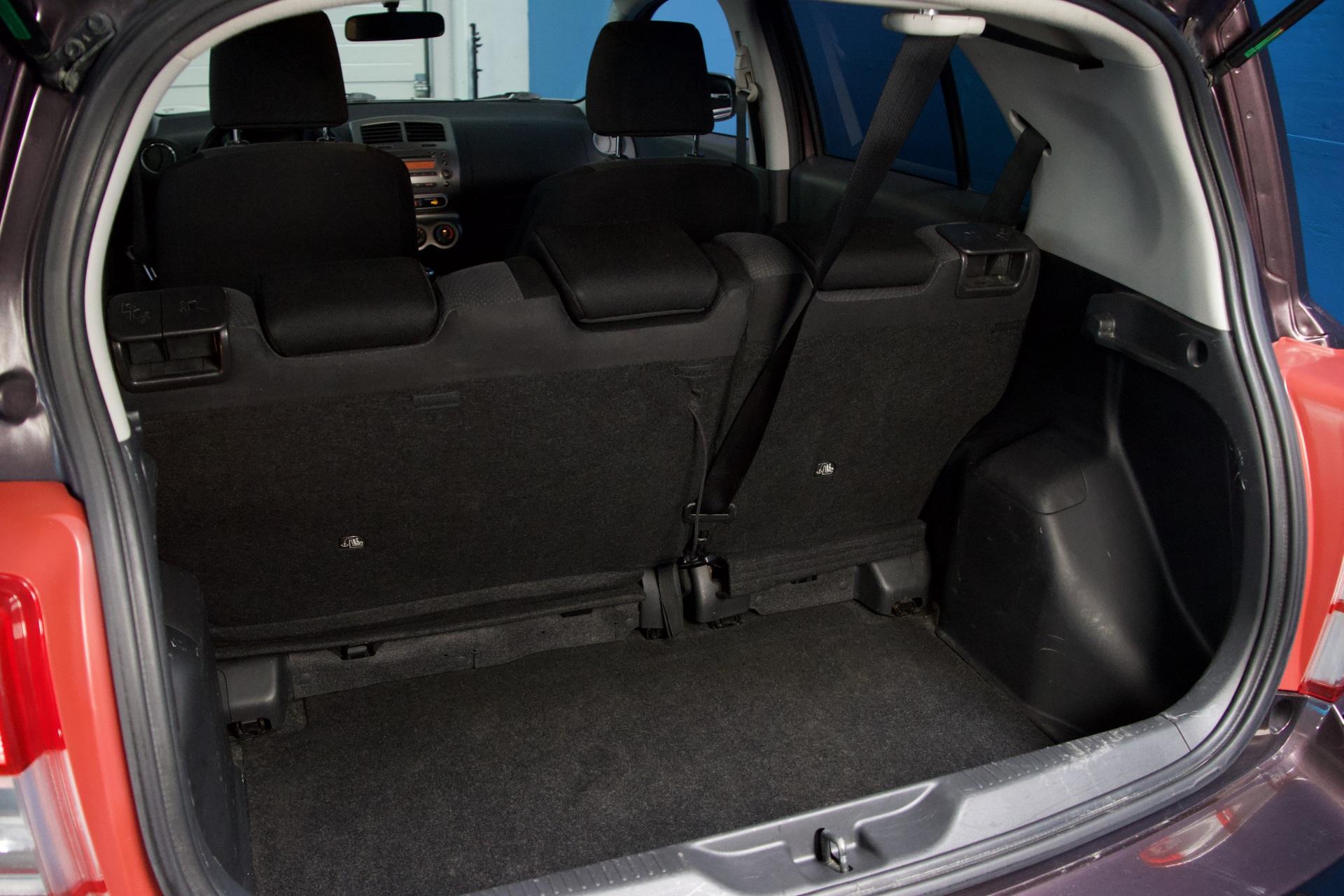 Toyota Urban Cruiser 1,4 D-4D DPF Linea Sol / Lohkolämmitin + sisäpistoke / 2x alut / Ilmastointi / LED-lisävalo - Autonova