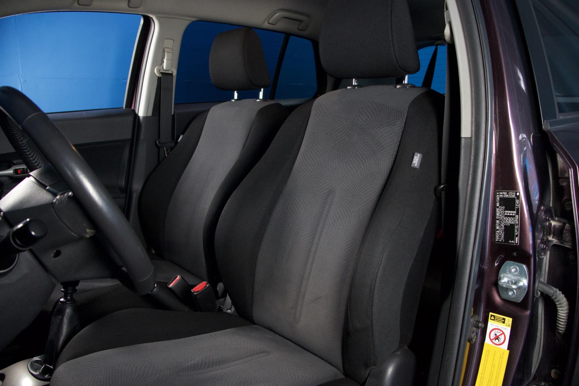 Toyota Urban Cruiser 1,4 D-4D DPF Linea Sol / Lohkolämmitin + sisäpistoke / 2x alut / Ilmastointi / LED-lisävalo - Autonova