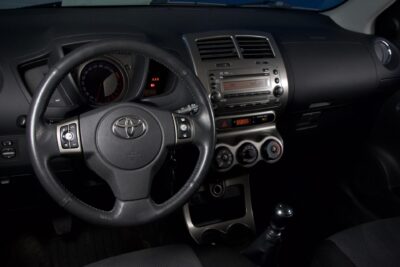 Toyota Urban Cruiser 1,4 D-4D DPF Linea Sol / Lohkolämmitin + sisäpistoke / 2x alut / Ilmastointi / LED-lisävalo - Autonova