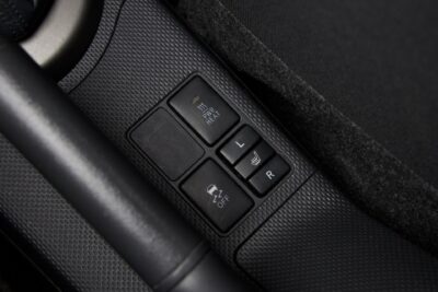 Toyota Urban Cruiser 1,4 D-4D DPF Linea Sol / Lohkolämmitin + sisäpistoke / 2x alut / Ilmastointi / LED-lisävalo - Autonova