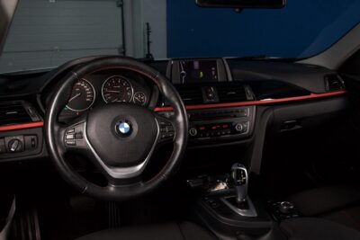 BMW 320 TwinPower Turbo A Limited xDrive Edition F31 Touring Sport / Xenon-ajovalot / Tutka / Suomi-Auto - Autonova