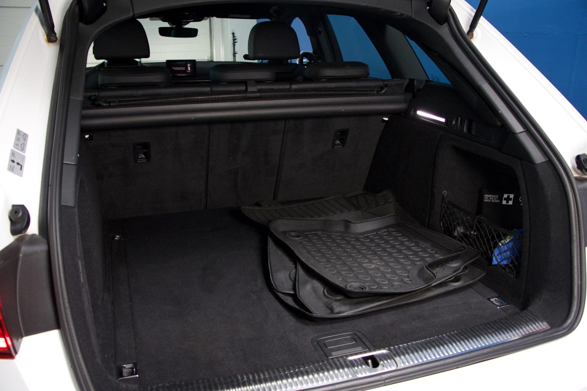 Audi A4 Avant Business Sport S line Edition 2,0 TDI 140kW quattro S tronic / Webasto / Bang & Olufsen 3D / Koukku / Kessy - Autonova