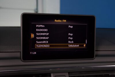 Audi A4 Avant Business Sport S line Edition 2,0 TDI 140kW quattro S tronic / Webasto / Bang & Olufsen 3D / Koukku / Kessy - Autonova
