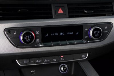 Audi A4 Avant Business Sport S line Edition 2,0 TDI 140kW quattro S tronic / Webasto / Bang & Olufsen 3D / Koukku / Kessy - Autonova