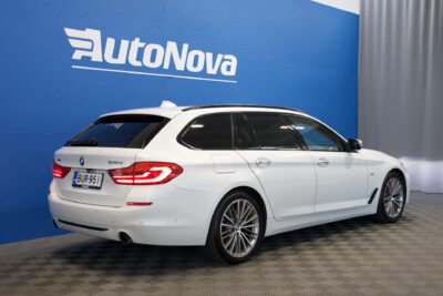 BMW 530 G31 Touring 530d xDrive Sportline / Webasto / Adapt LED / HUD / HiFi / ACC / Koukku / Prof. Navi / 360-kamera - Autonova