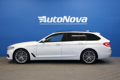 BMW 530 G31 Touring 530d xDrive Sportline / Webasto / Adapt LED / HUD / HiFi / ACC / Koukku / Prof. Navi / 360-kamera - Autonova