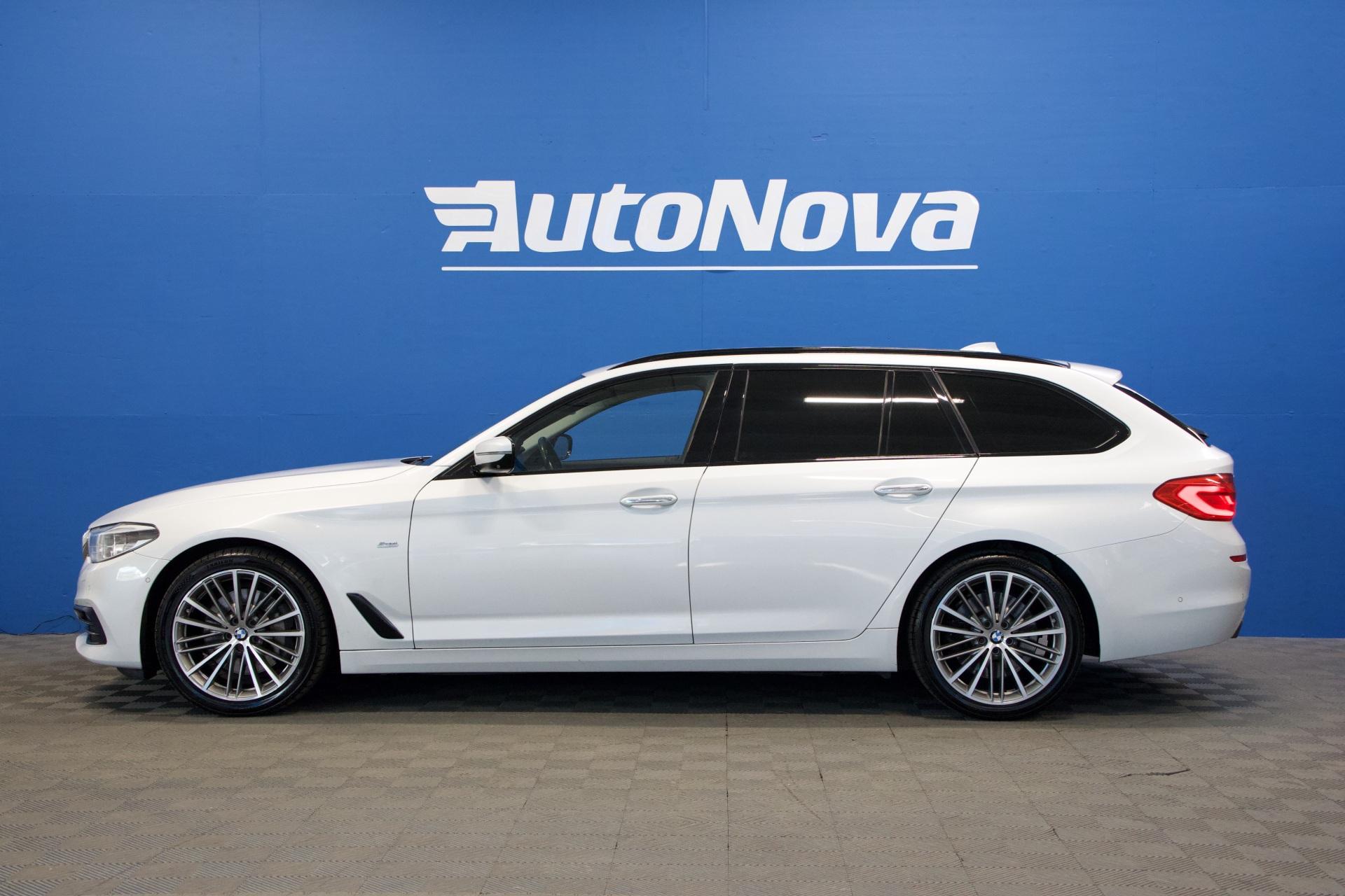 BMW 530 G31 Touring 530d xDrive Sportline / Webasto / Adapt LED / HUD / HiFi / ACC / Koukku / Prof. Navi / 360-kamera - Autonova
