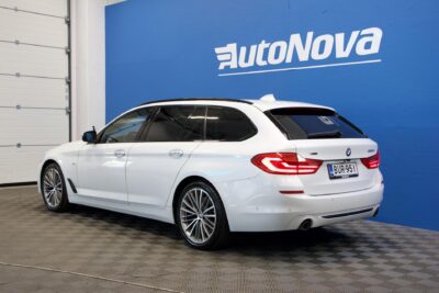 BMW 530 G31 Touring 530d xDrive Sportline / Webasto / Adapt LED / HUD / HiFi / ACC / Koukku / Prof. Navi / 360-kamera - Autonova