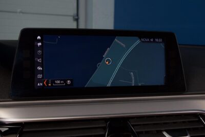 BMW 530 G31 Touring 530d xDrive Sportline / Webasto / Adapt LED / HUD / HiFi / ACC / Koukku / Prof. Navi / 360-kamera - Autonova