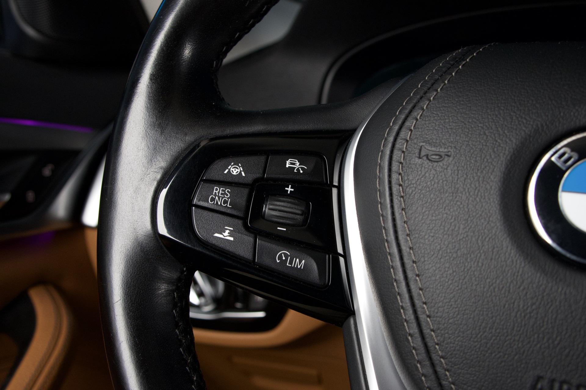 BMW 530 G31 Touring 530d xDrive Sportline / Webasto / Adapt LED / HUD / HiFi / ACC / Koukku / Prof. Navi / 360-kamera - Autonova