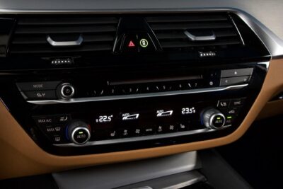 BMW 530 G31 Touring 530d xDrive Sportline / Webasto / Adapt LED / HUD / HiFi / ACC / Koukku / Prof. Navi / 360-kamera - Autonova