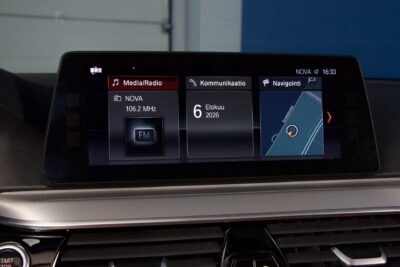 BMW 530 G31 Touring 530d xDrive Sportline / Webasto / Adapt LED / HUD / HiFi / ACC / Koukku / Prof. Navi / 360-kamera - Autonova