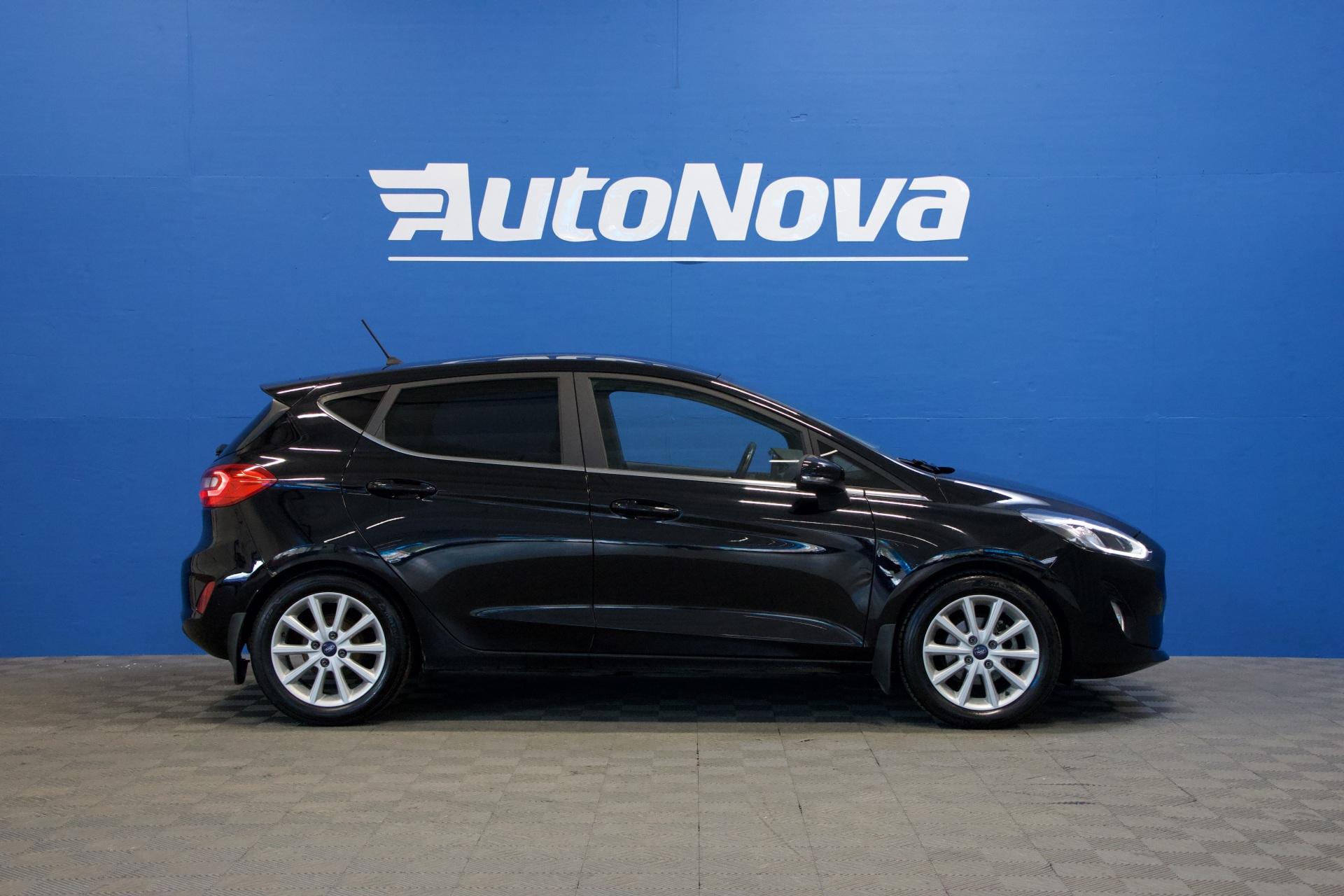Ford Fiesta 1,0 EcoBoost 100hv M6 Titanium 5-ovinen / Lohko + sisäp / Ratin- ja tuulilasinlämmitin / Vakkari / 2x alut - Autonova